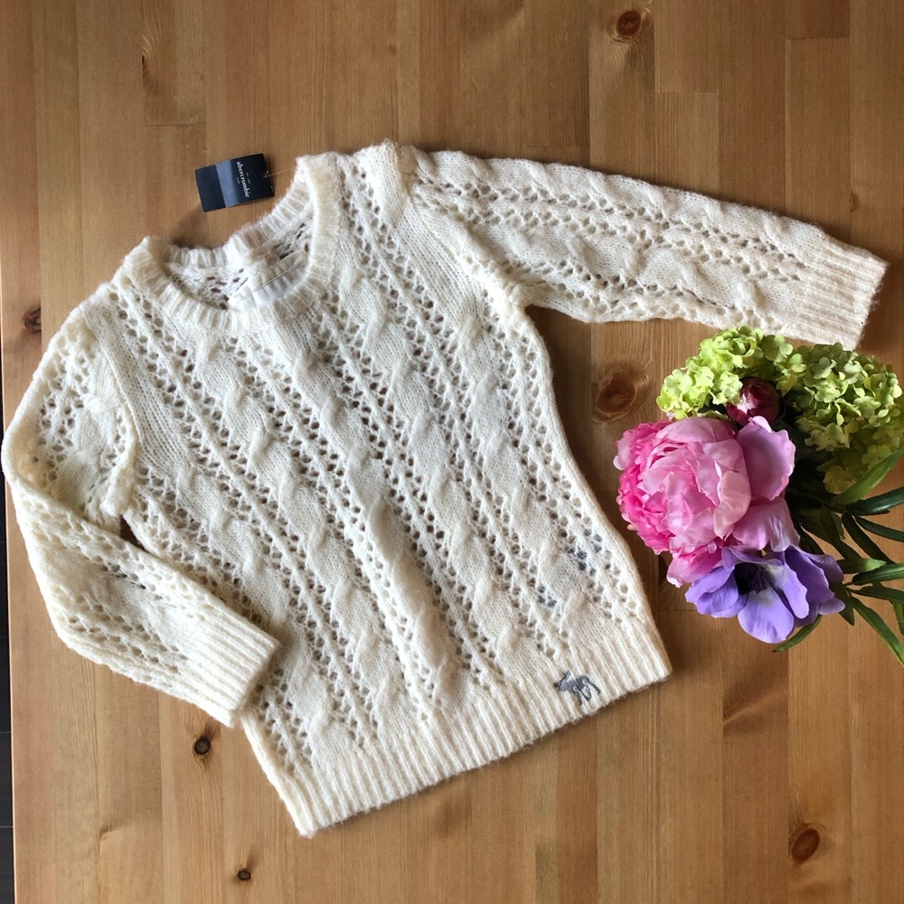 Abercrombie kids NWT white sweater